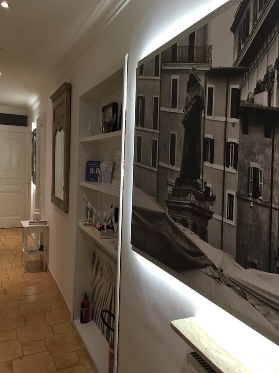 Luxury White House Rome Room photo