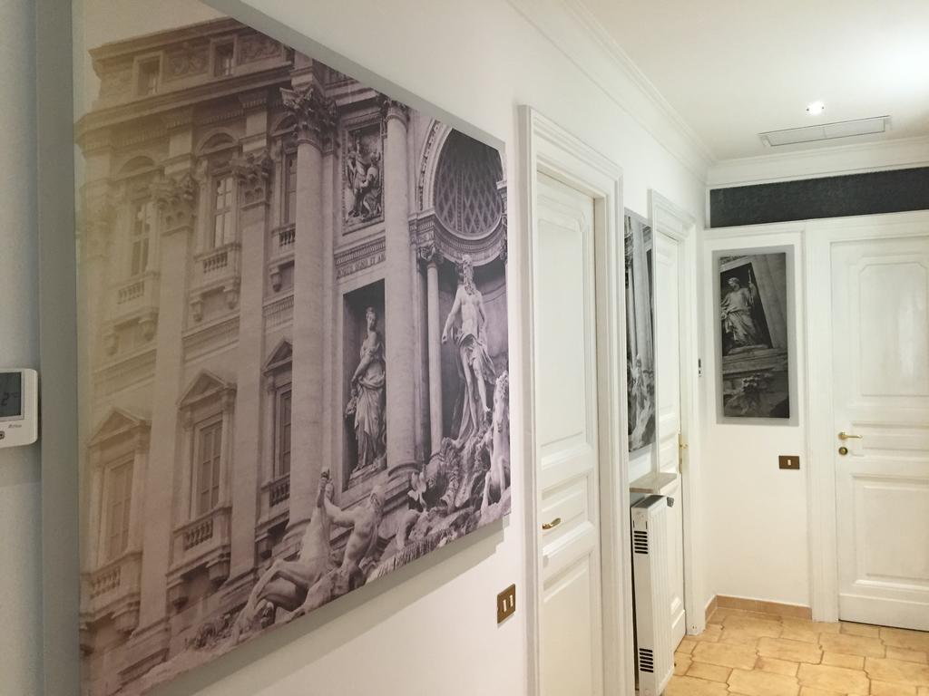 Luxury White House Rome Room photo